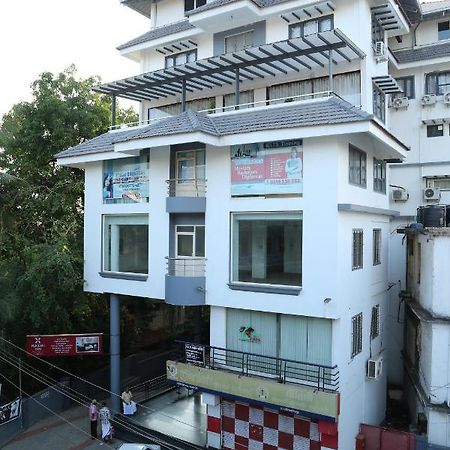 Hazmi Inn Perintalmanna Exterior foto