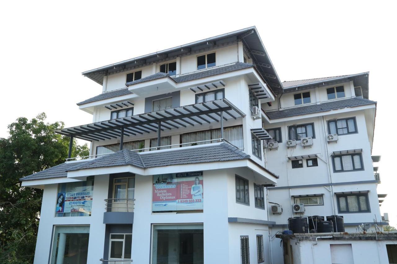 Hazmi Inn Perintalmanna Exterior foto